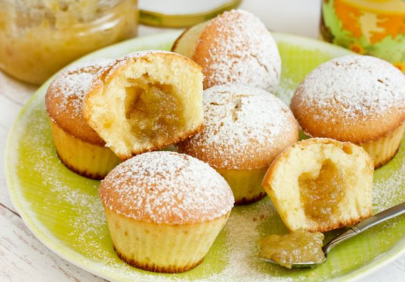 Semolina muffins with jam filling