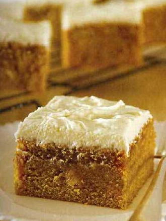 Caramel pie with walnuts
