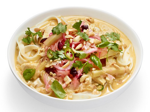 Curry soup with chicken, peanuts and pickled vegetables 