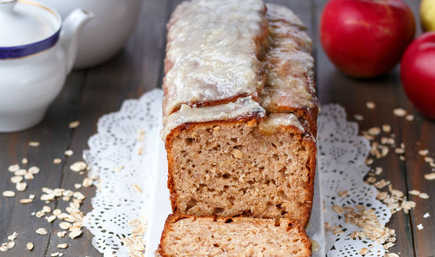 Apple oatmeal cake