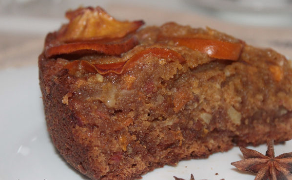 Pie with persimmon, almonds and cognac
