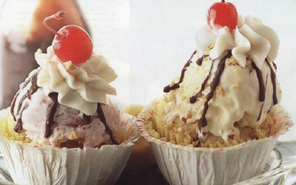 Muffins with ice cream and cream