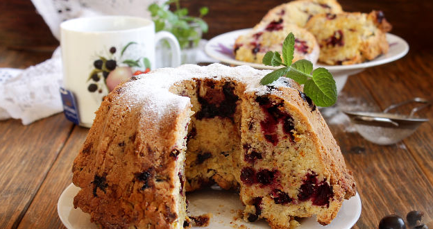 Cupcake with blackcurrant