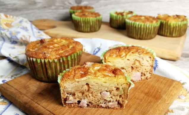 Cabbage muffins with ham