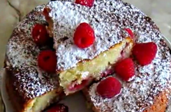 Cottage cheese cake with raspberries