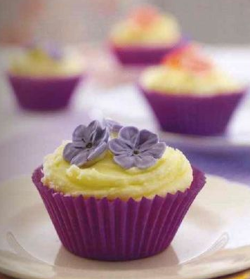 Citrus muffins with cream