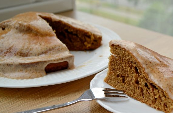 Coffee cake with cinnamon and sour cream sauce