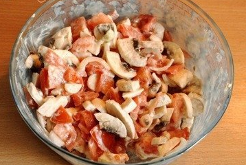 Raw mushroom salad