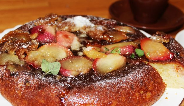 Caramel cake on kefir (in a slow cooker)