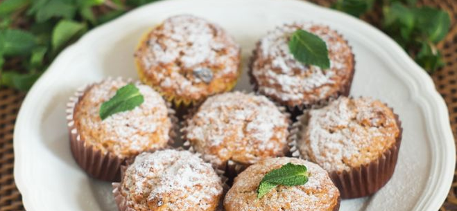 Lenten cupcakes with apples and dates