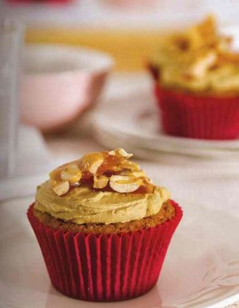 Muffins with peanuts
