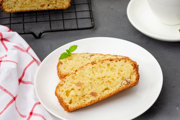 Tasty Cottage cheese cake with raisins