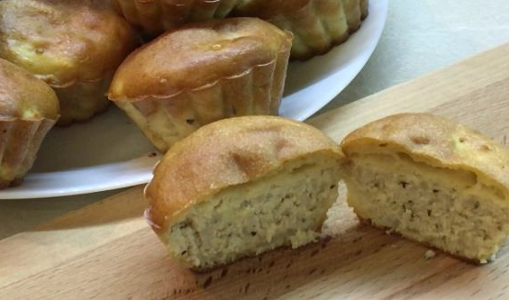 Snack muffins with filling (mini pies)