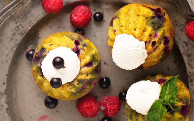 Muffins with bran and blackcurrant