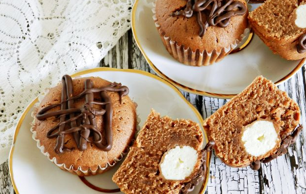 Cupcakes with curd filling