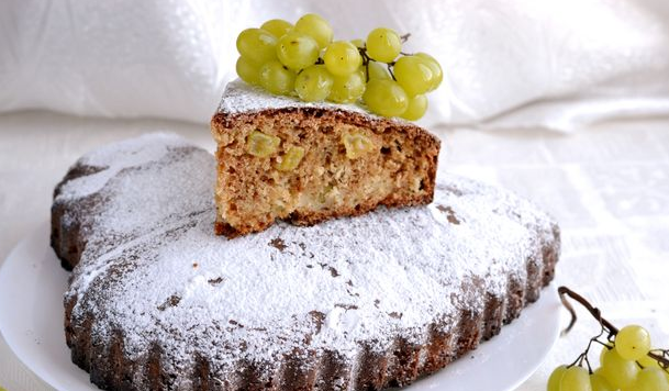 Cupcake on yogurt, with grapes, oatmeal and spices