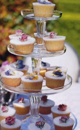 Almond cupcakes with lemon frosting