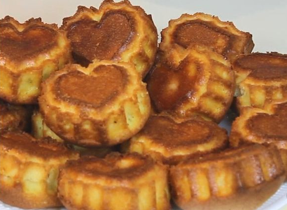 Tasty Cupcakes with apricots