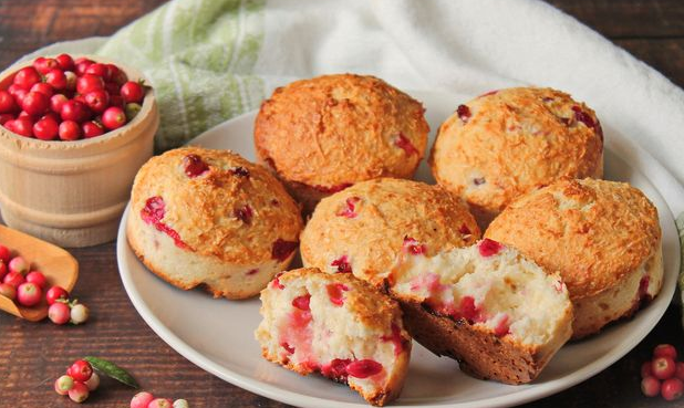 Coconut muffins on kefir, with lingonberries