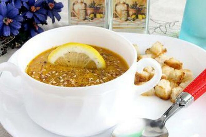 Carrot soup with white beans and garlic