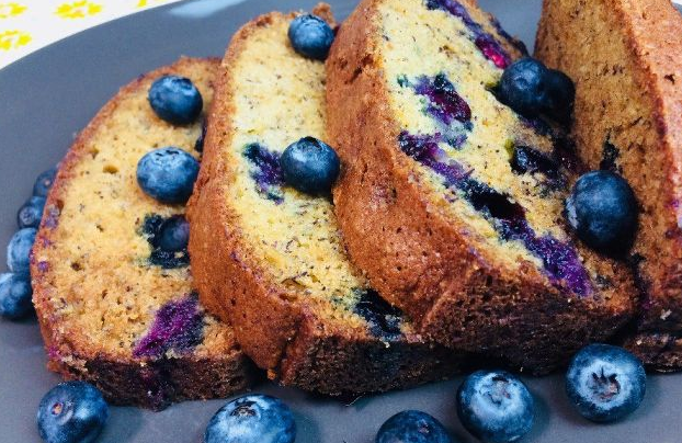 Banana muffin with blueberry, vegetable oil