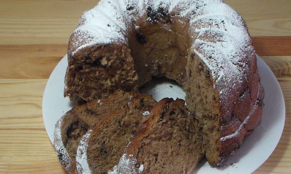 Homemade yeast dough cake