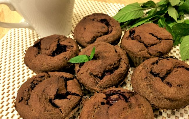 Flax muffins for jam, with cherries