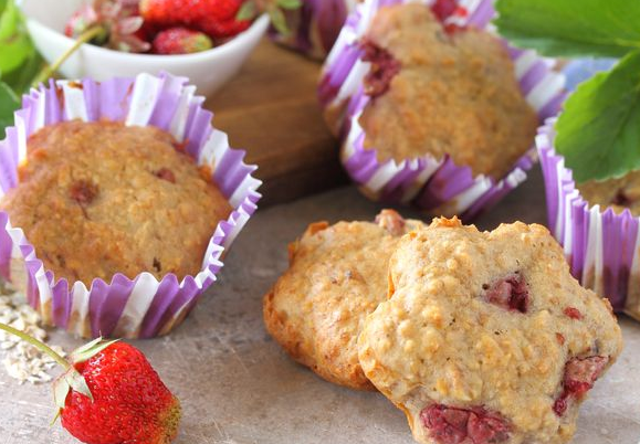 Oatmeal banana muffins with strawberries