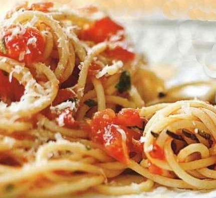 Spaghetti with tomato sauce