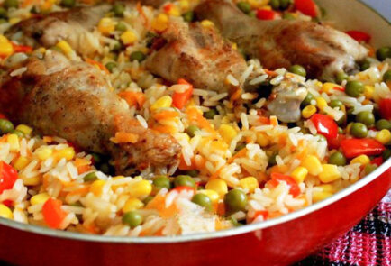 Chicken legs with rice and vegetables in Catalan style