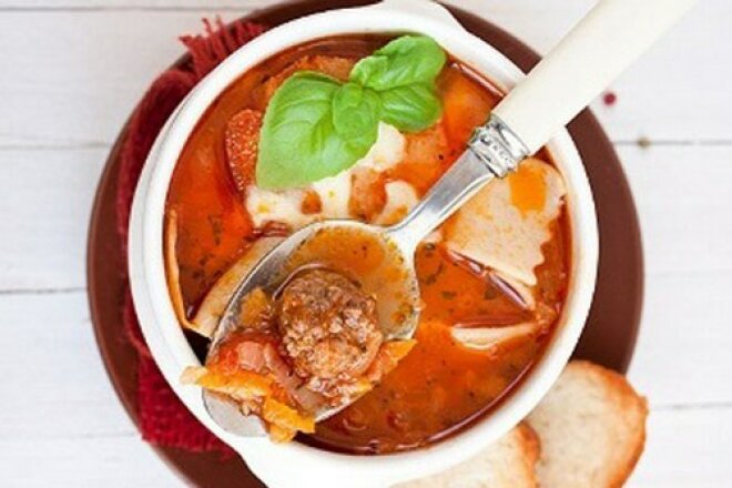 Lasagna soup with herbs