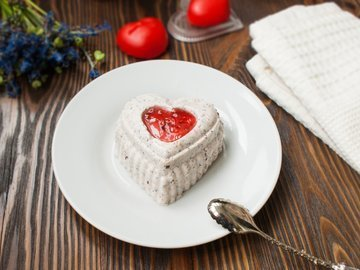 Poppy curd dessert
