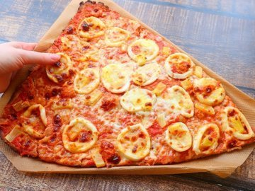 Juicy Hawaiian pizza