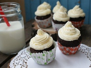 Chocolate cupcakes with cream