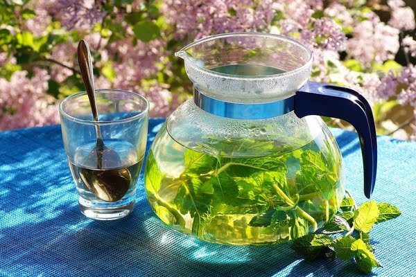 Green tea with strawberries