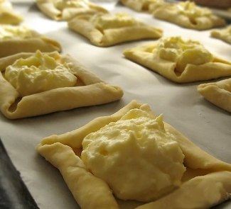 Curd biscuits with fruit