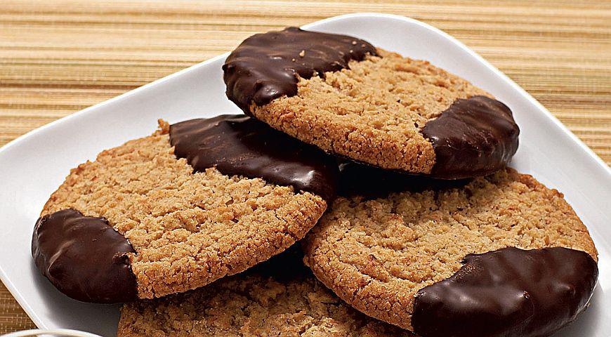 Oatmeal cookies with chocolate
