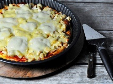 Juicy Pizza with chicken, mushrooms and pineapple