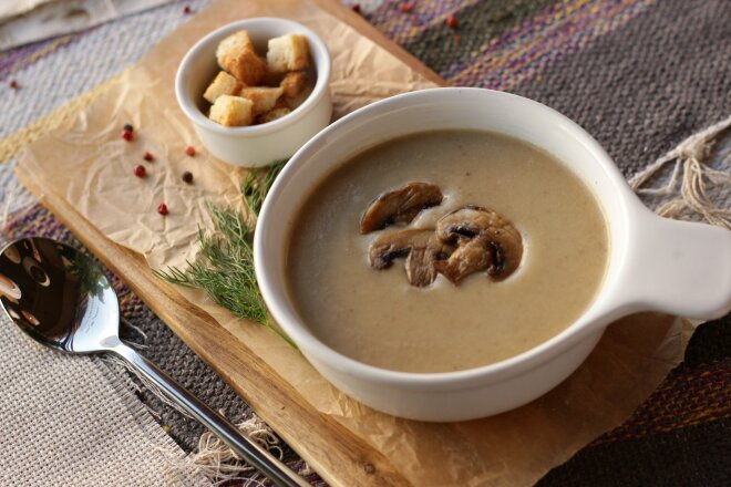 Cream soup of dried white mushrooms and buckwheat