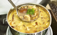 Aromatic mushroom soup in 15 minutes
