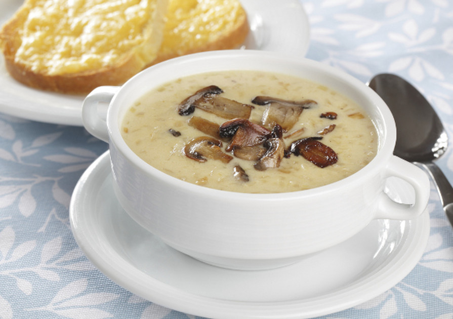 Pea soup with chicken and mushrooms