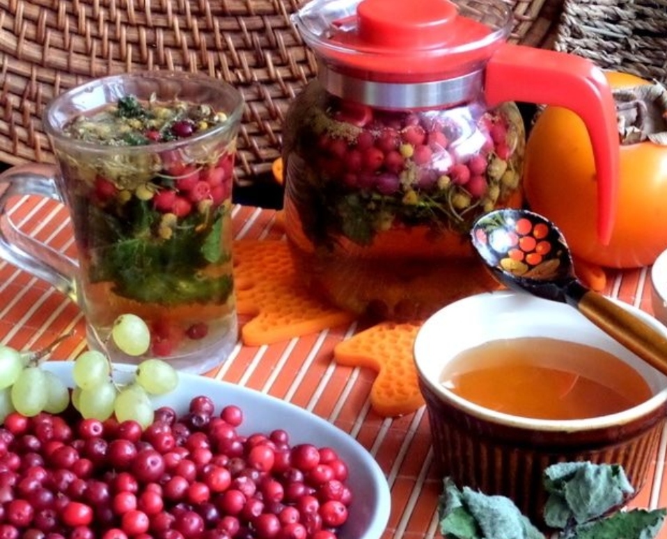 Lingonberry chamomile tea with mint