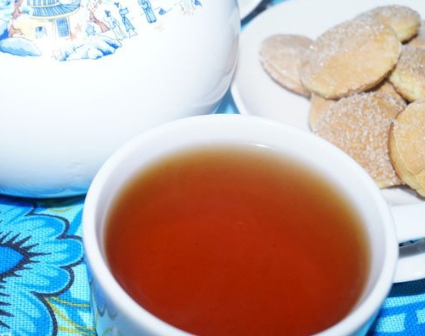 Vitamin tea with cranberries and rose hips