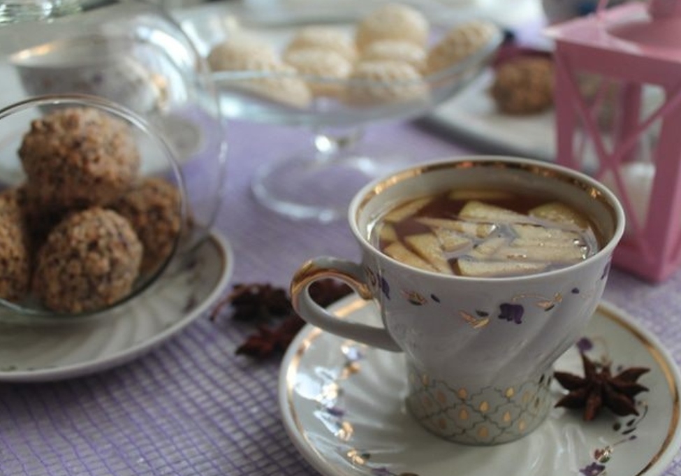 Apple tea with star anise
