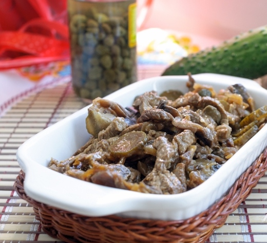 Beef stroganoff with pickled cucumbers and capers