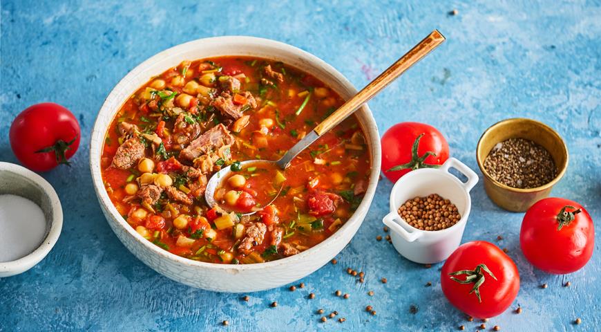 Spicy lamb soup with chickpeas