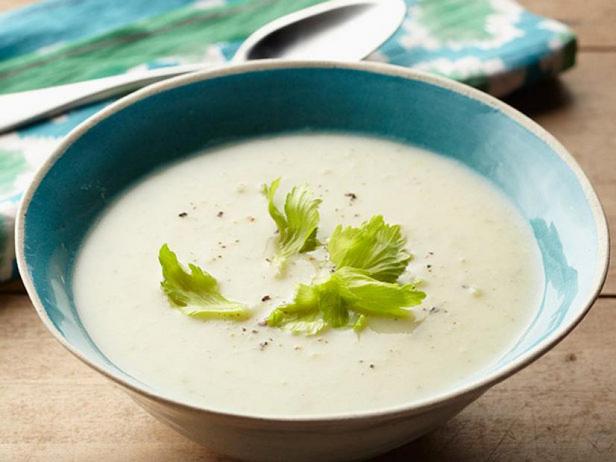 Creamy potato soup with leek