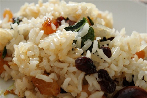 Sweet rice with cashews, dried fruits and mint