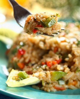 Fried brown rice with vegetables and eggs