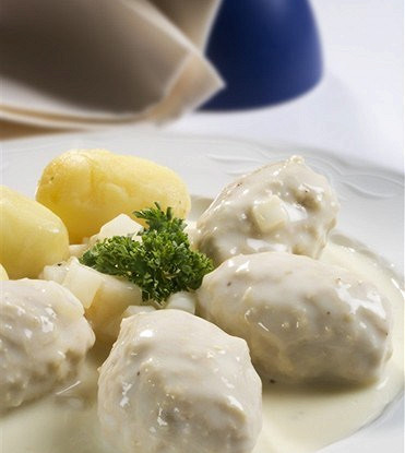 Meatballs with rice and white sauce